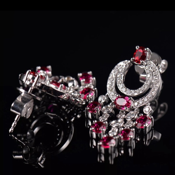 Sold! Gorgeous Natural 4Ct Ruby and 1.85 CT Diamonds on 14k. 5.2 g. 1.25 “ - Picture 8 of 9